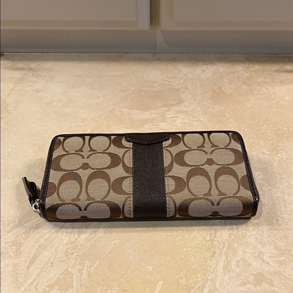 COACH SIGNATURE STRIPE ACCORDIAN ZIP AROUND WALLET BROWN F51710